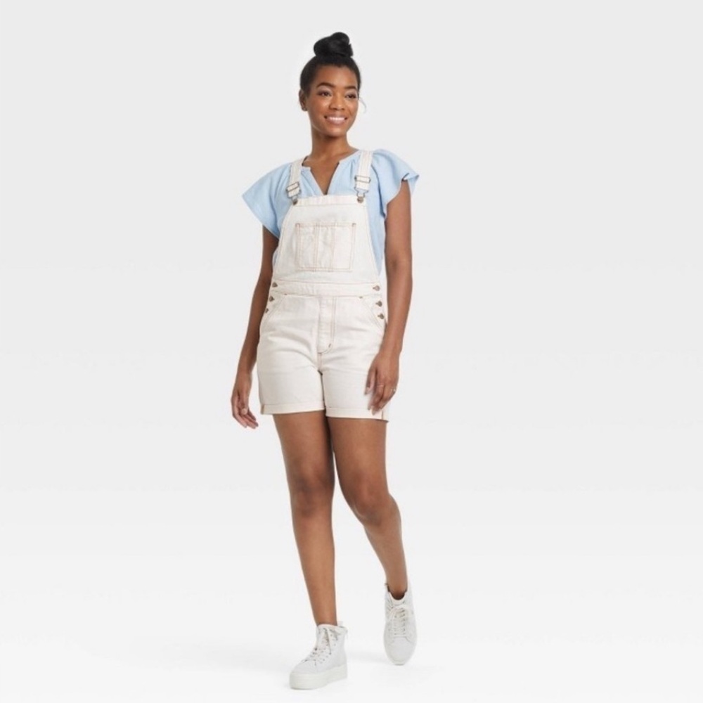 Universal Threads Cream Denim Boyfriend Overalls with Classic Style